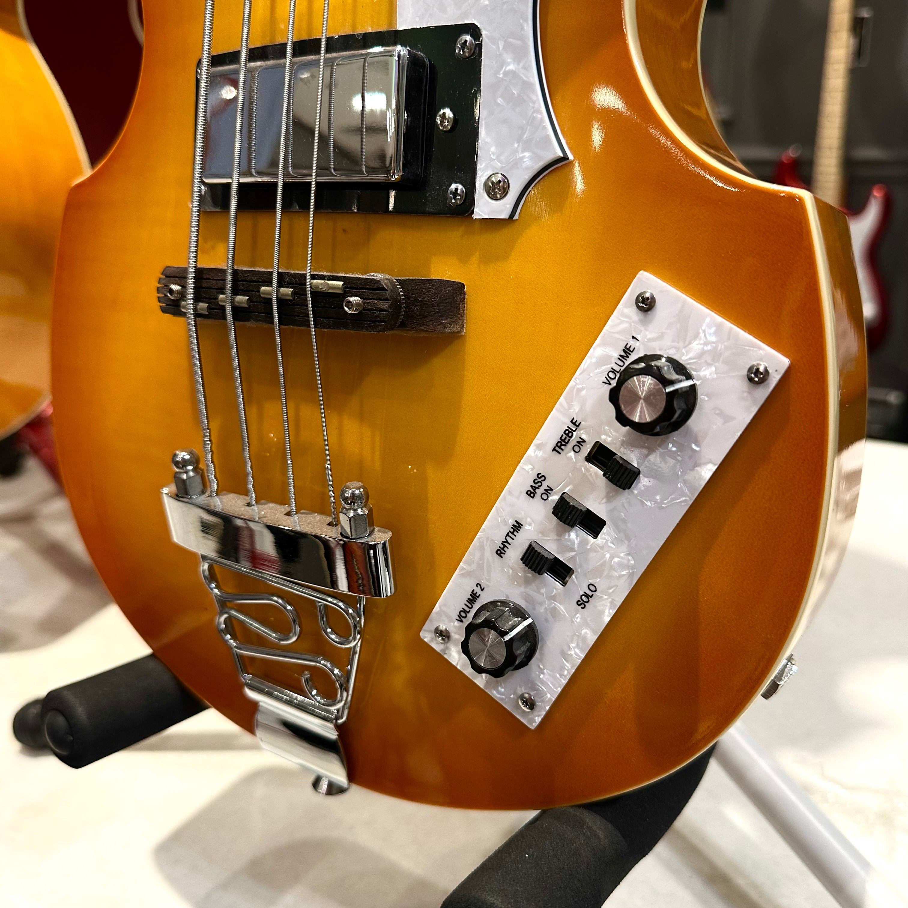 Gephardt Sixty-Four: Bass Guitar - OrangeBurst
