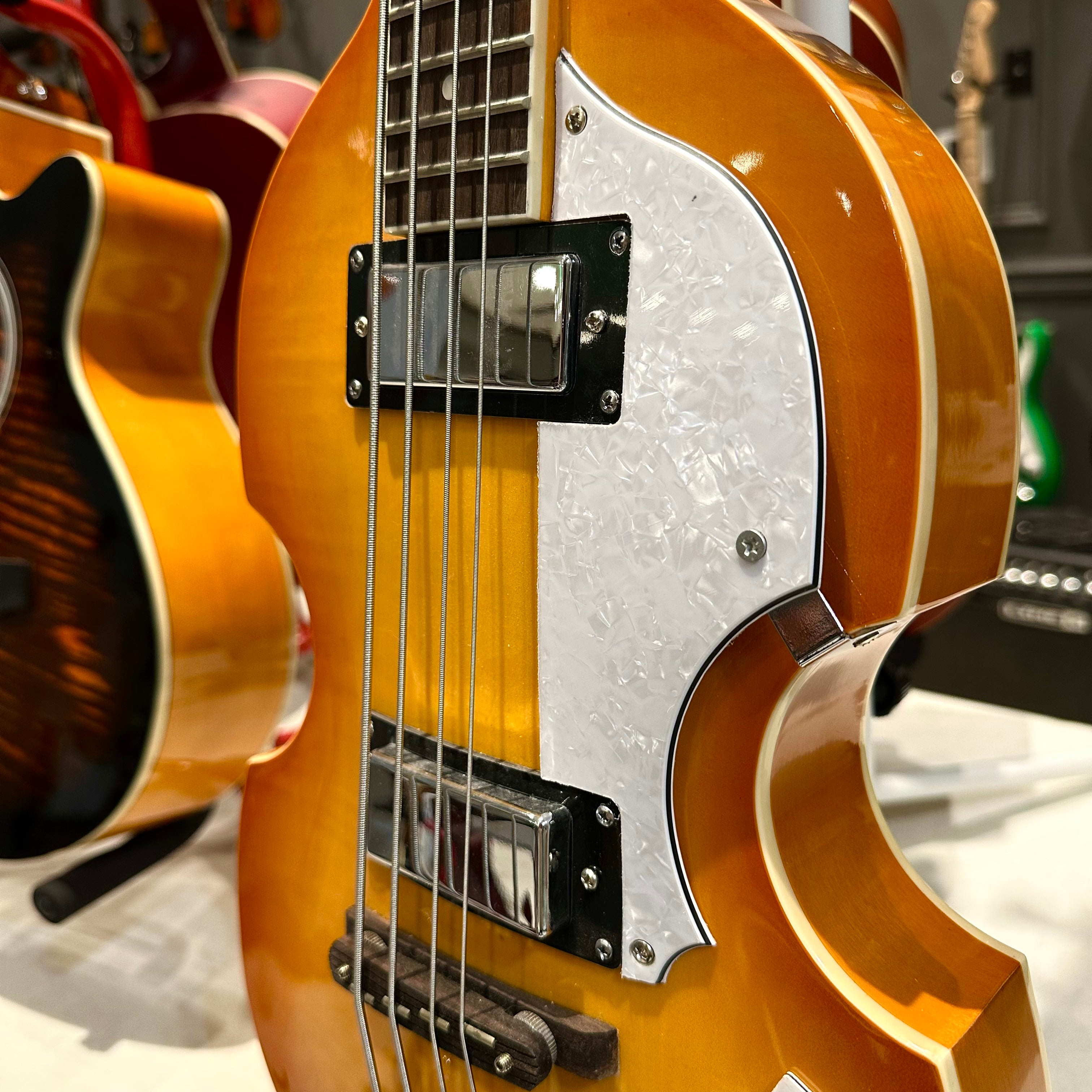 Gephardt Sixty-Four: Bass Guitar - OrangeBurst