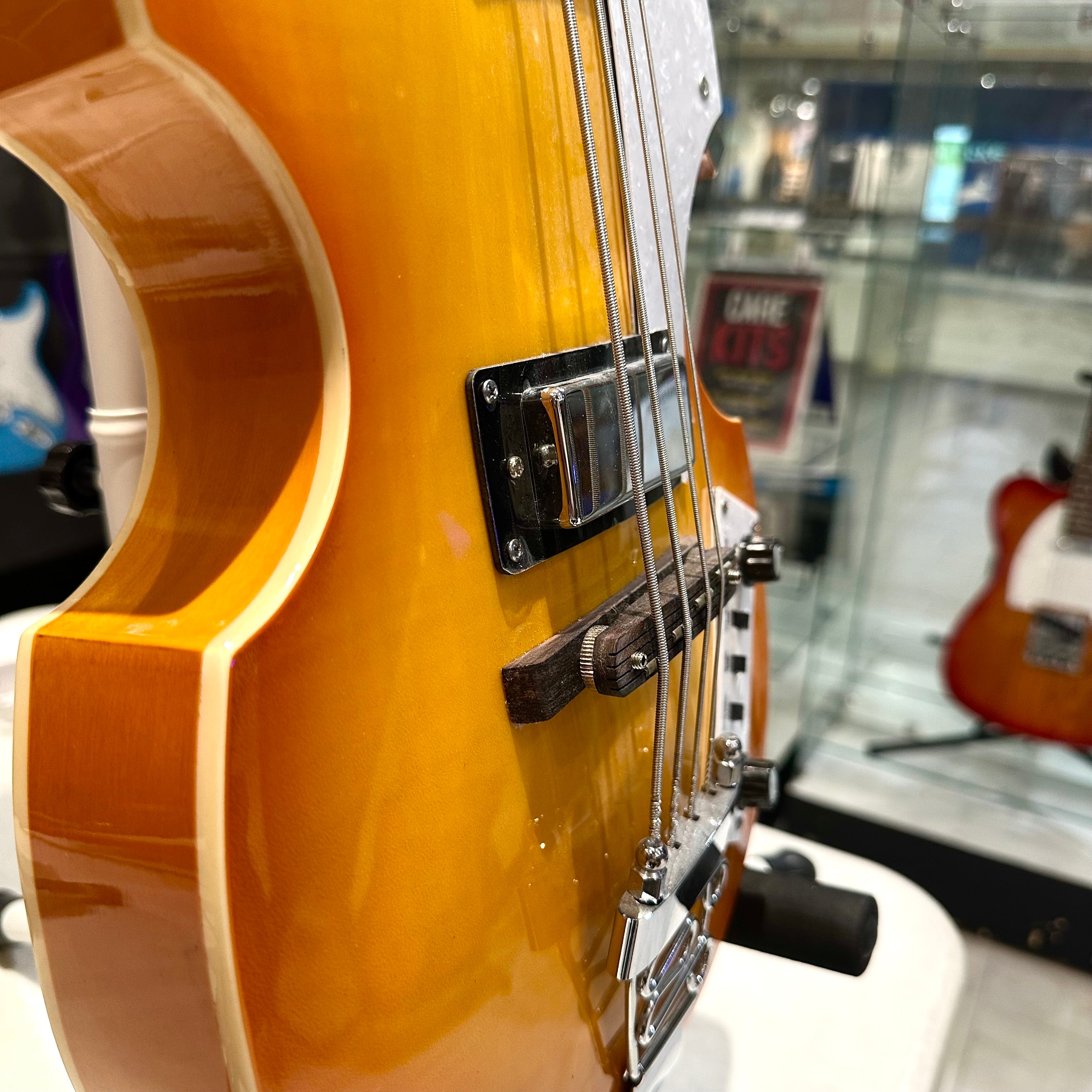 Gephardt Sixty-Four: Bass Guitar - OrangeBurst