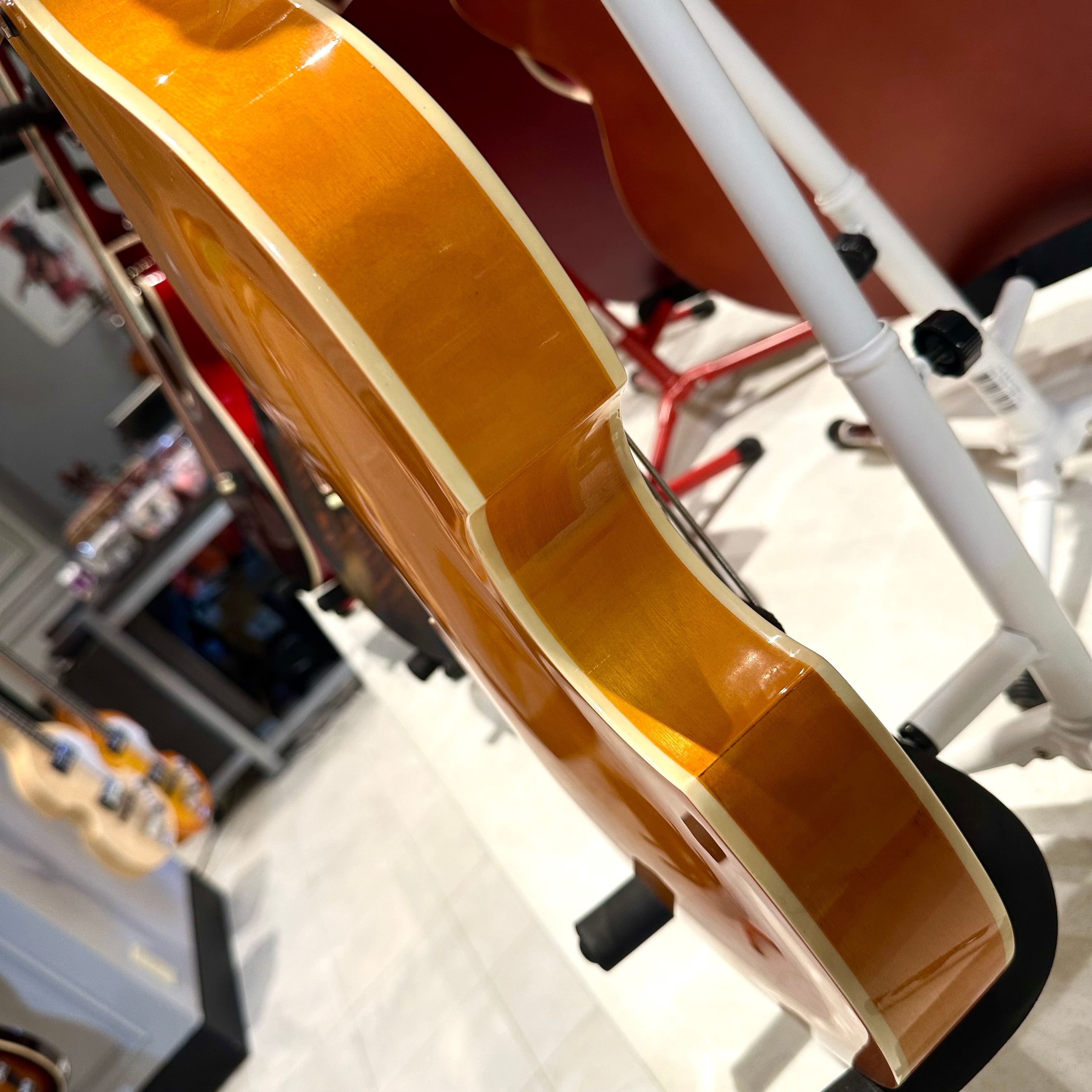 Gephardt Sixty-Four: Bass Guitar - OrangeBurst