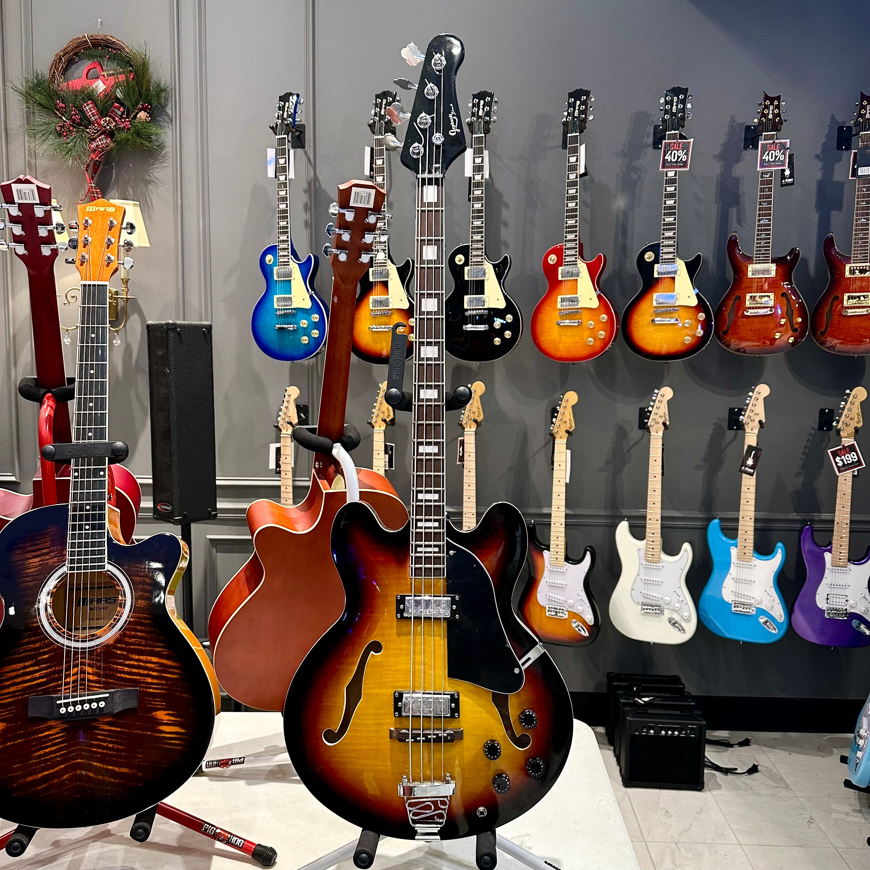 Gephardt Bluesville: Bass Guitar, Hollow-Body Sunburst