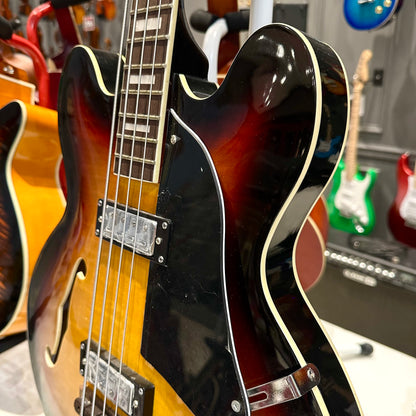 Gephardt Bluesville: Bass Guitar, Hollow-Body Sunburst