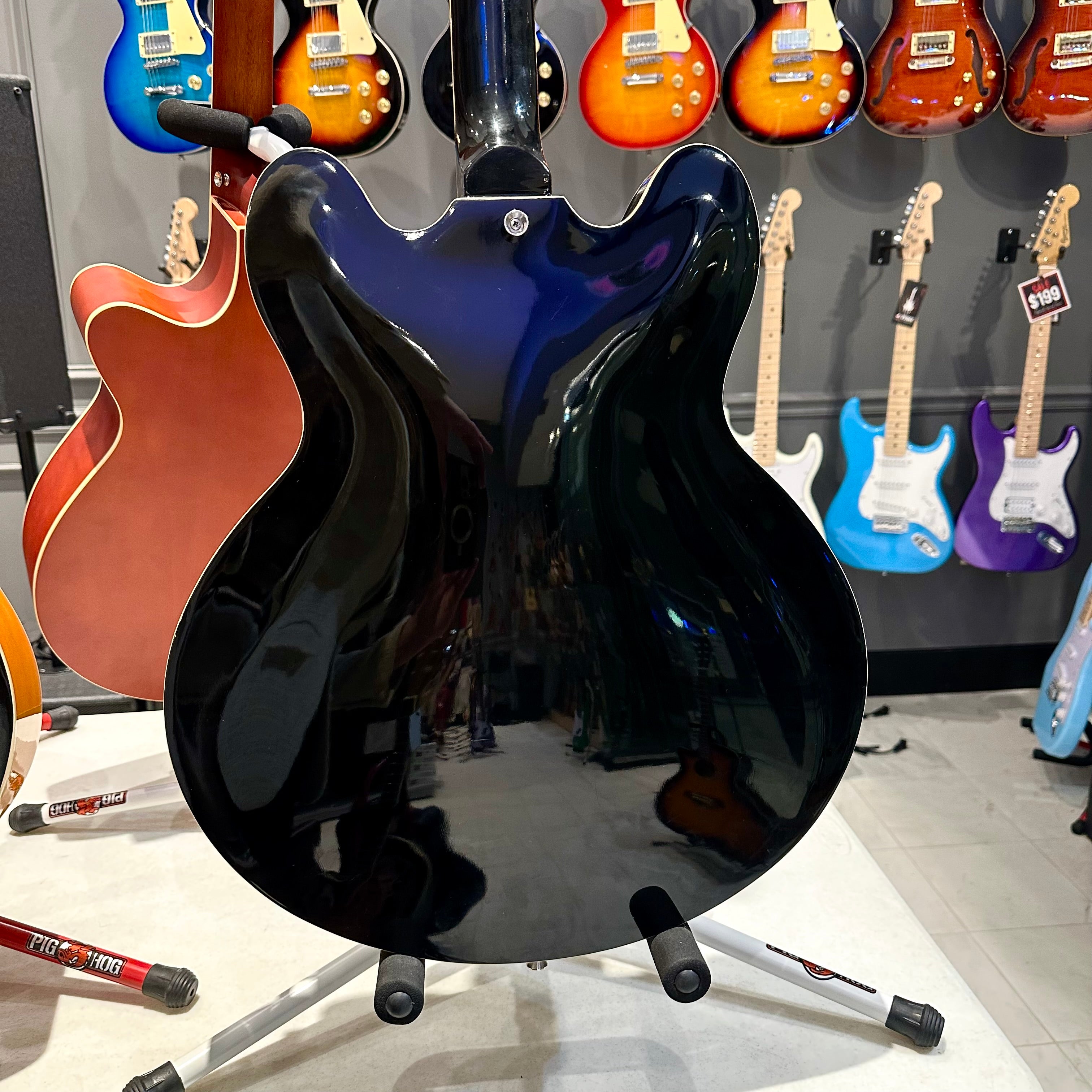Gephardt Bluesville: Bass Guitar, Hollow-Body Sunburst
