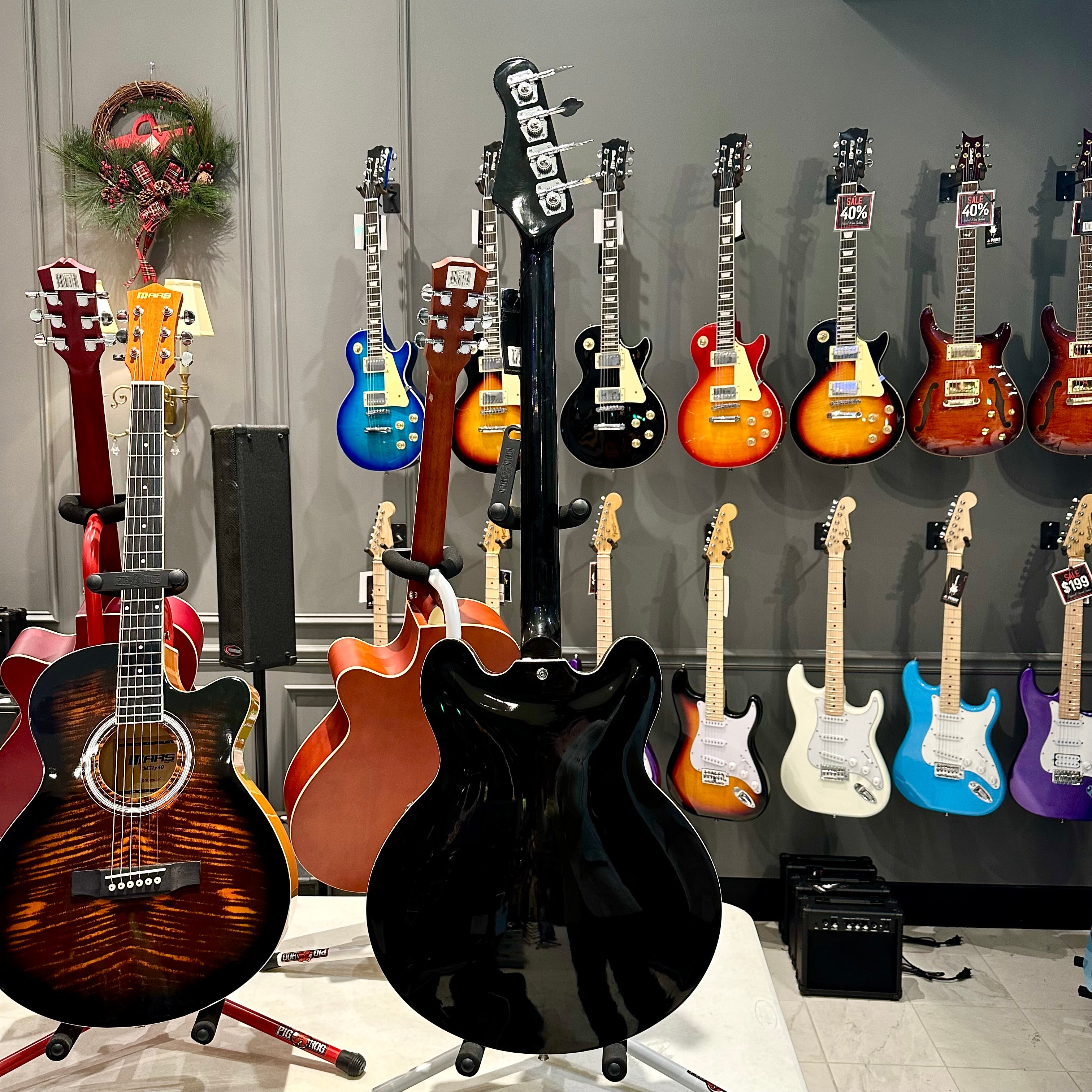 Gephardt Bluesville: Bass Guitar, Hollow-Body Sunburst