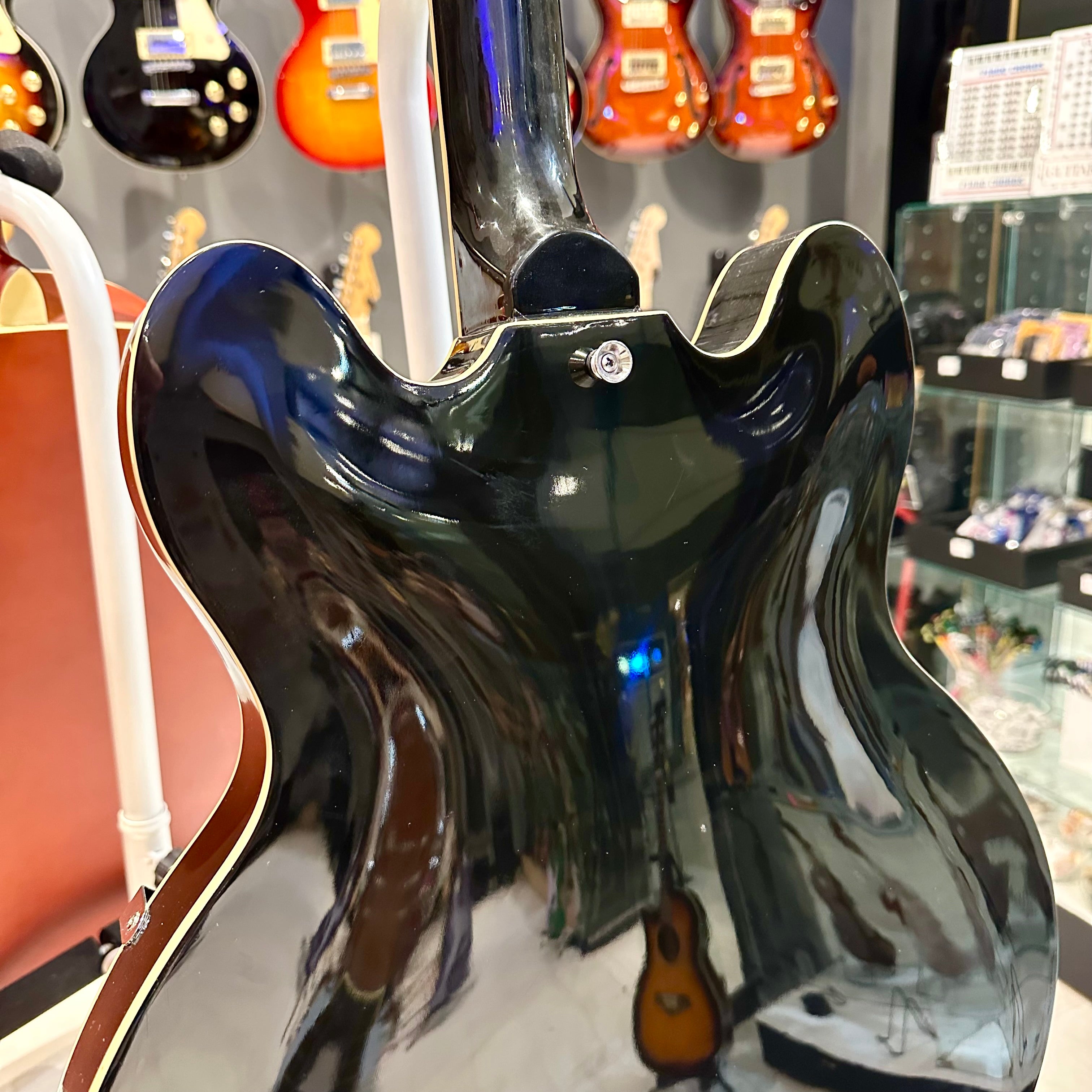 Gephardt Bluesville: Bass Guitar, Hollow-Body Sunburst