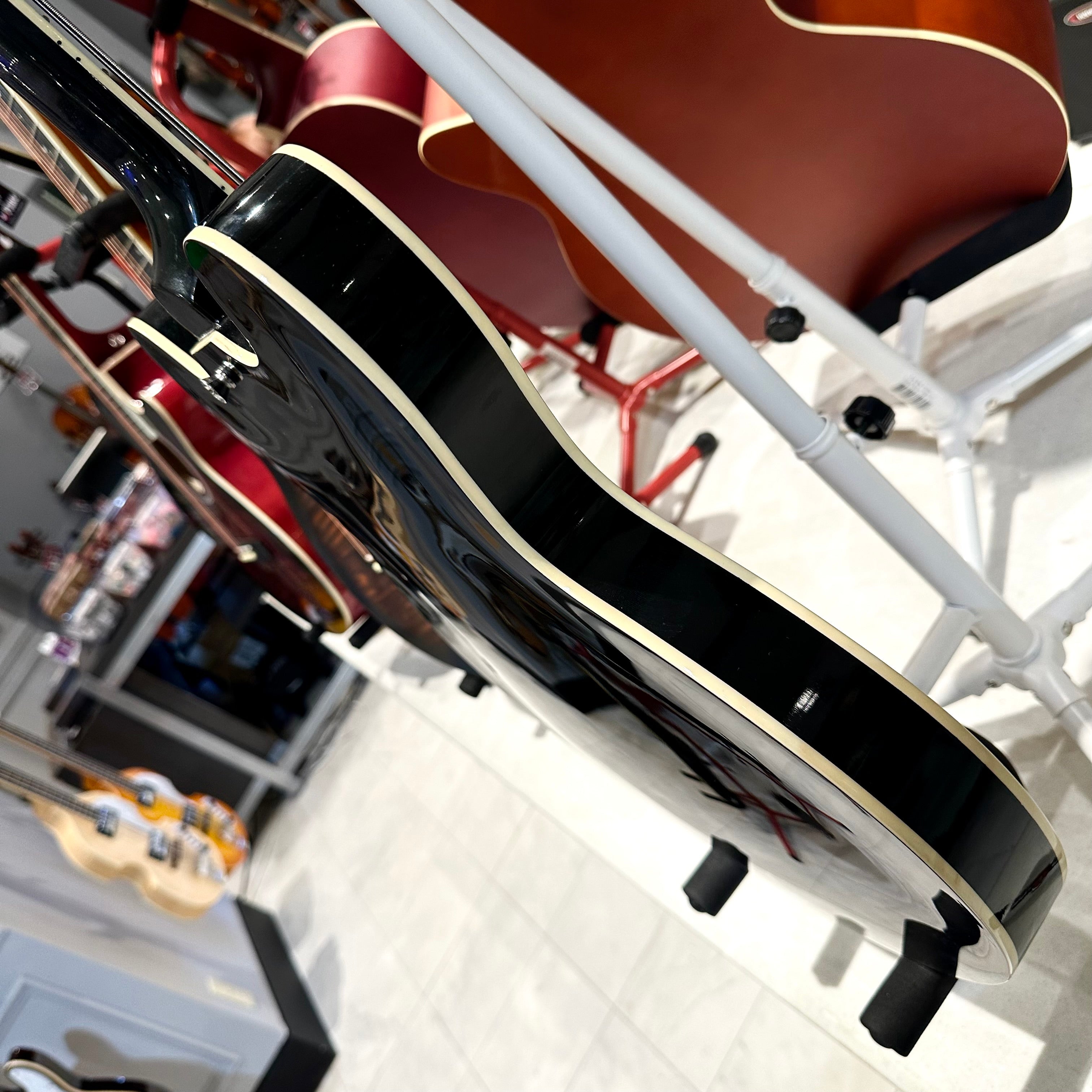 Gephardt Bluesville: Bass Guitar, Hollow-Body Sunburst