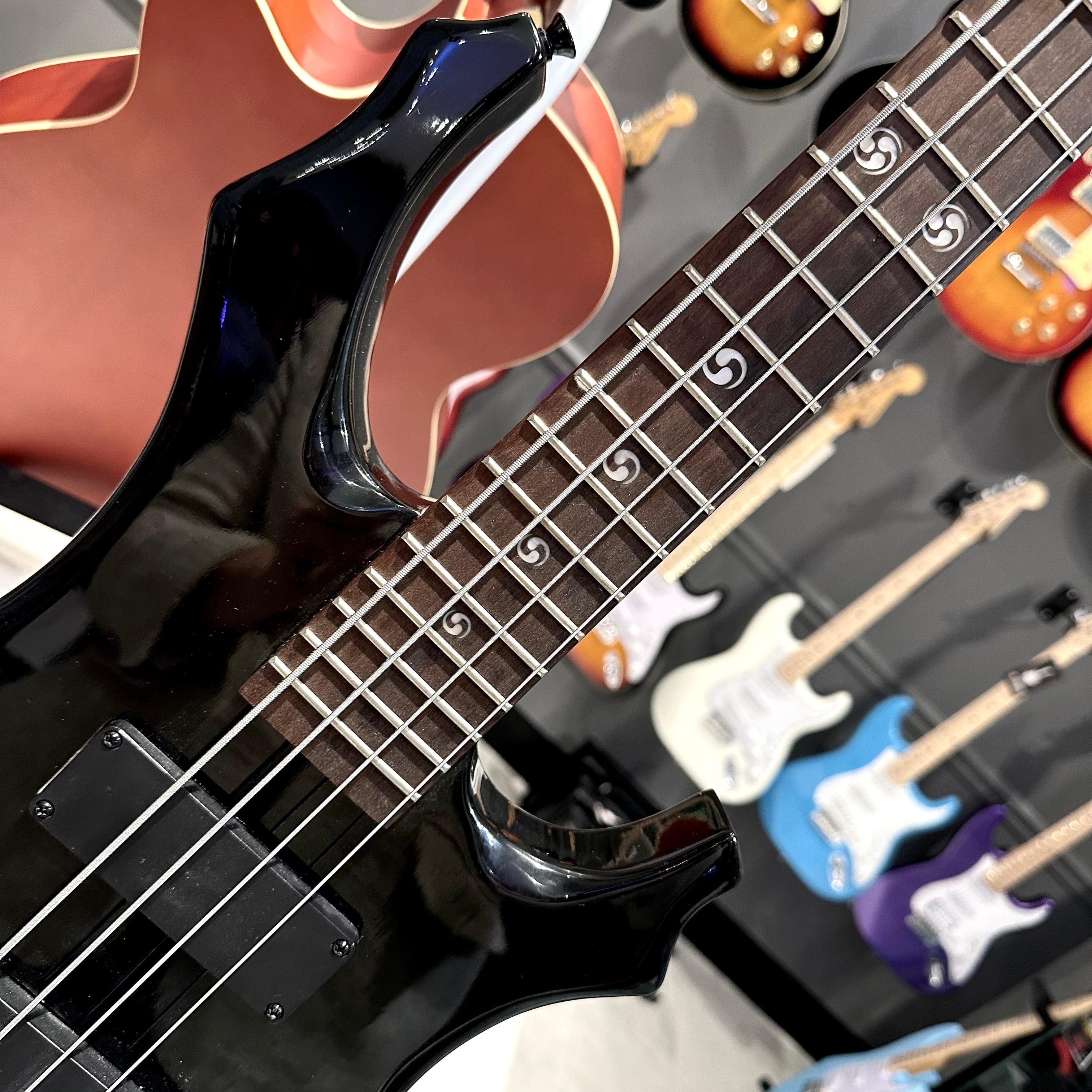 Gephardt Fire: Bass Guitar - Black