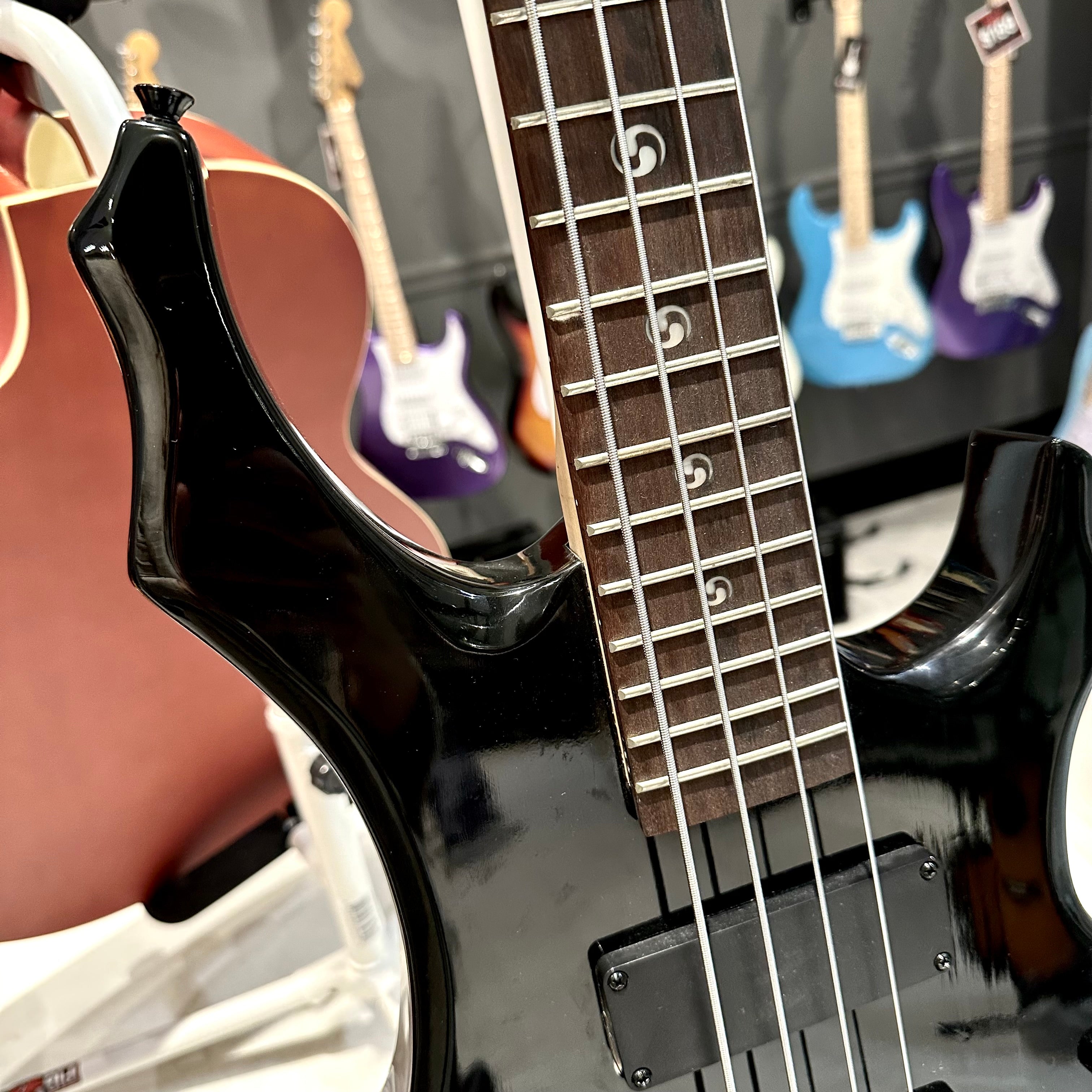 Gephardt Fire: Bass Guitar - Black