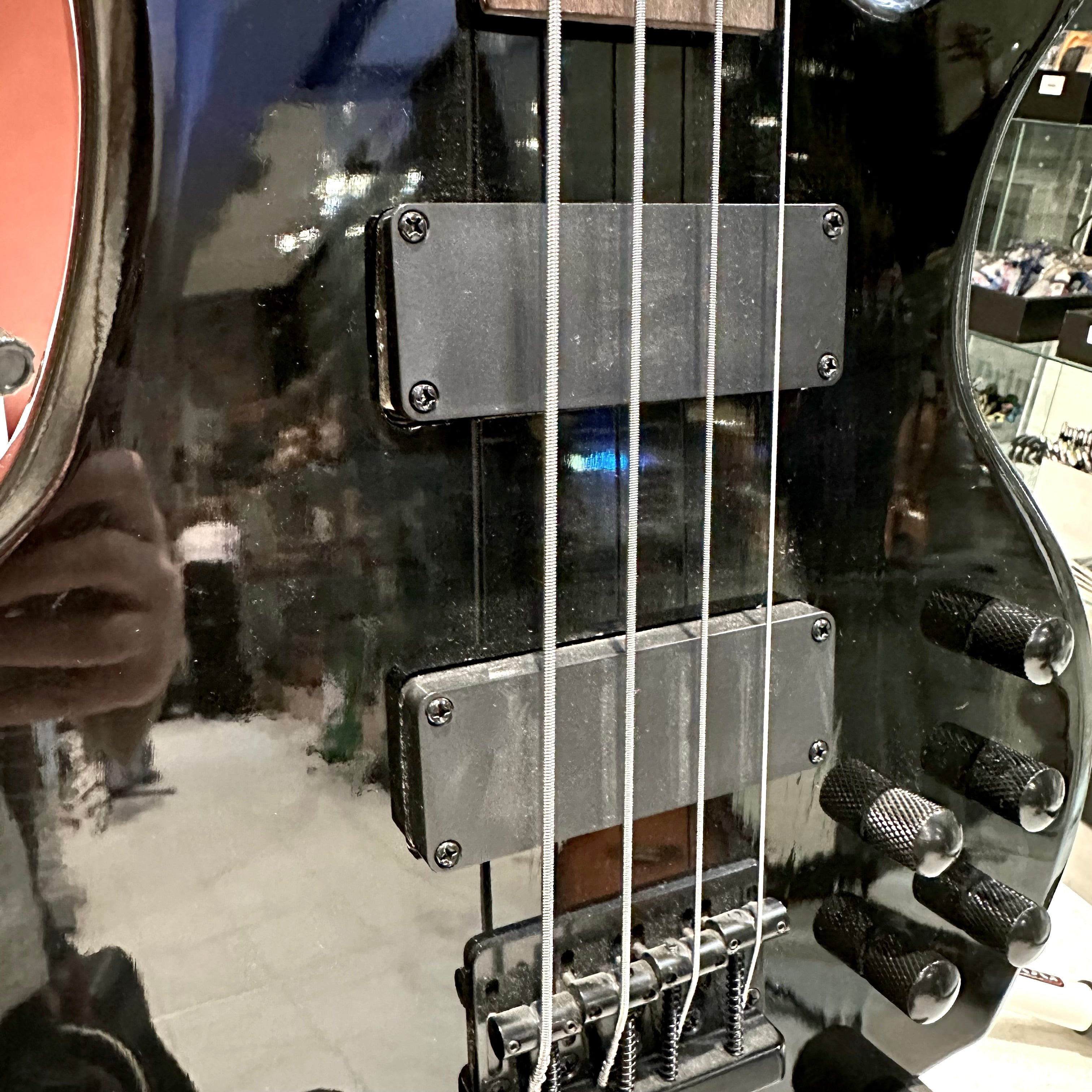 Gephardt Fire: Bass Guitar - Black