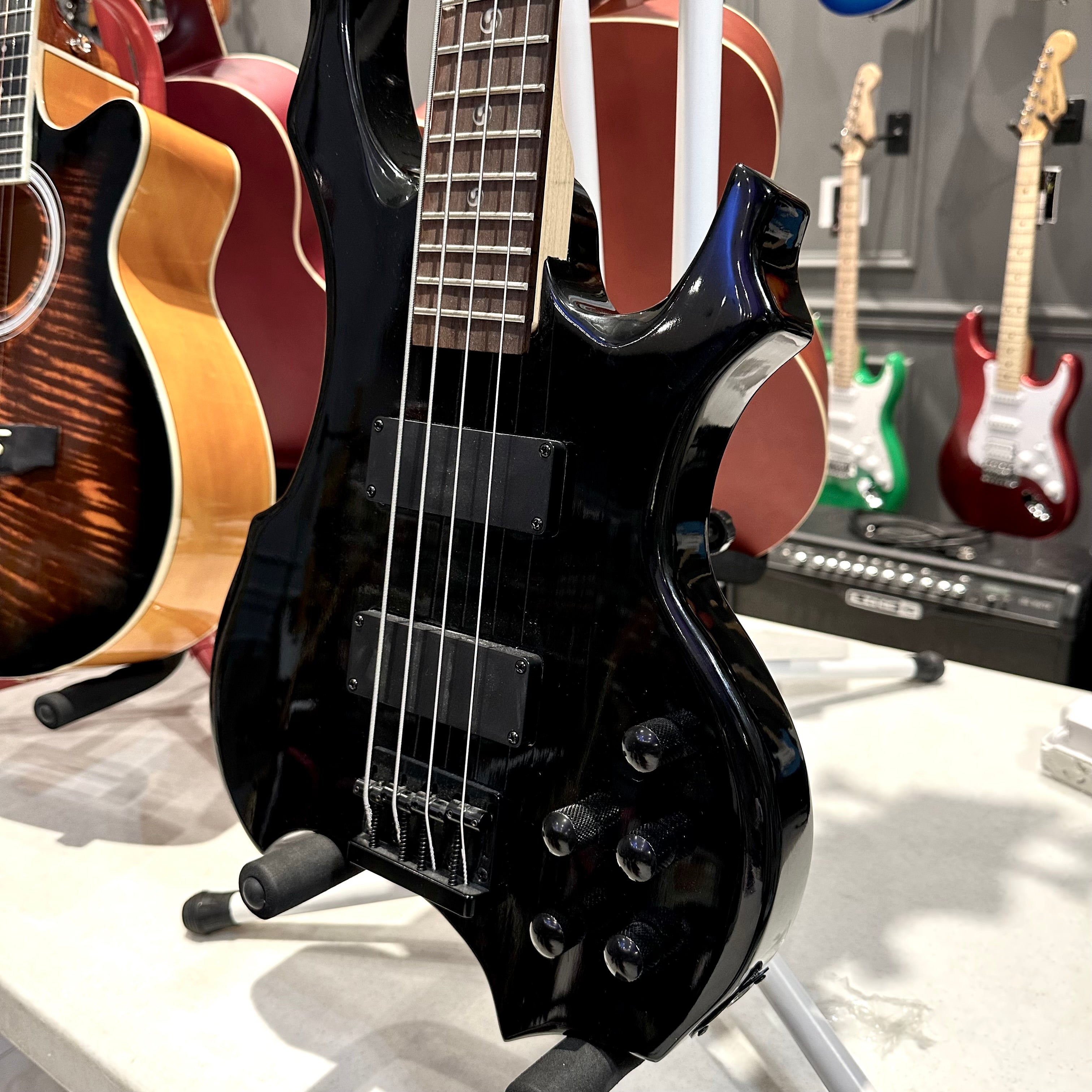 Gephardt Fire: Bass Guitar - Black