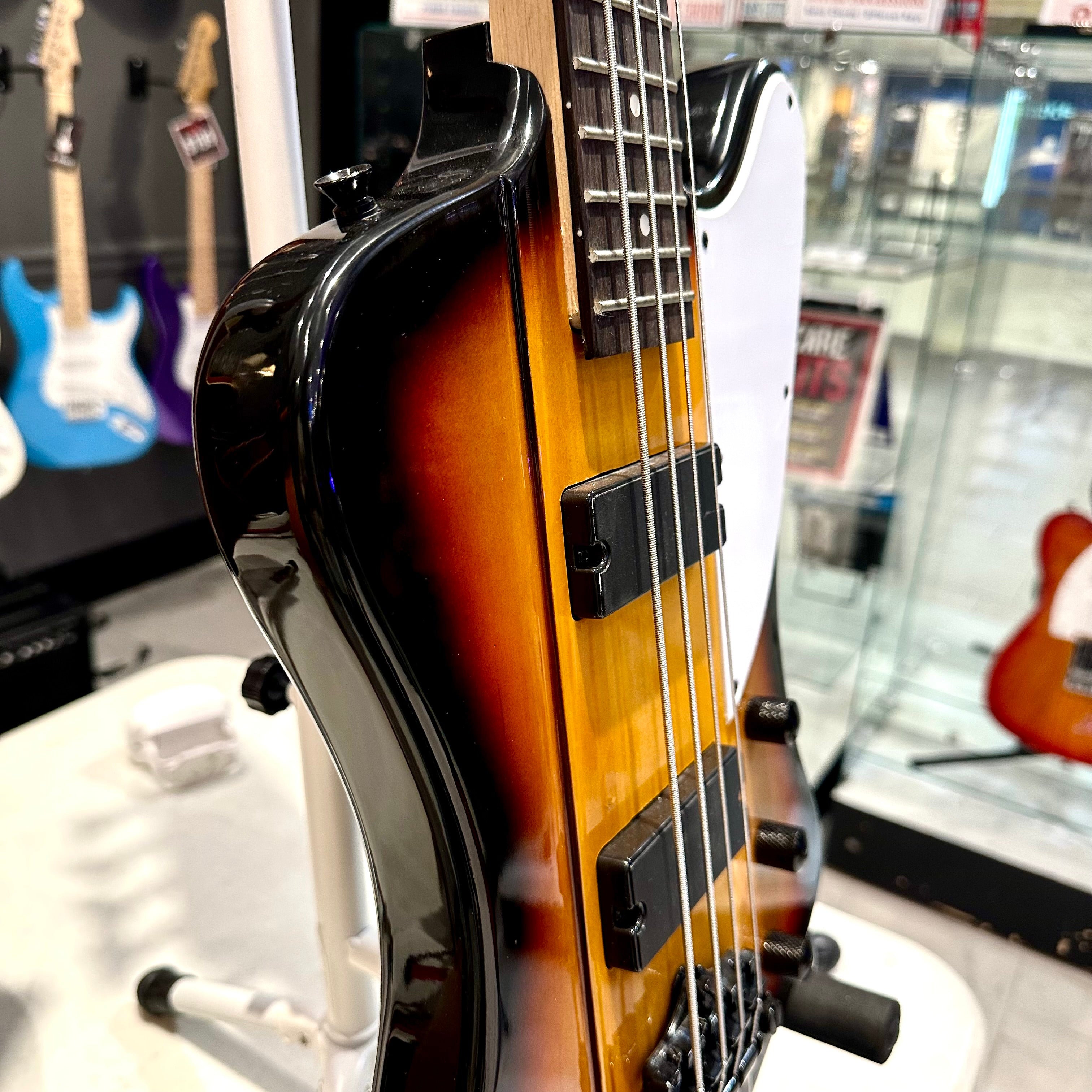 Gephardt ThunderBird: Bass Guitar - Sunburst