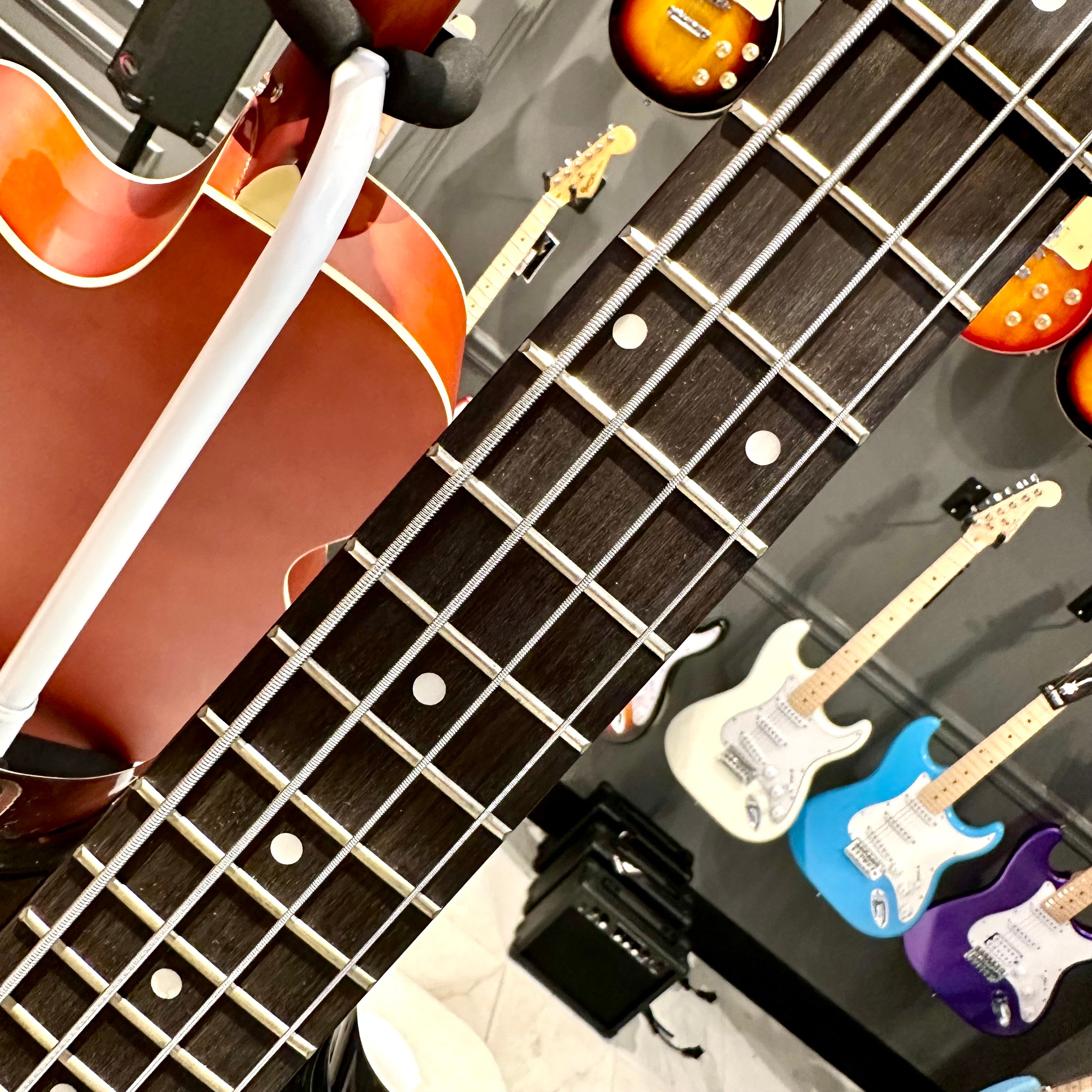 Gephardt ThunderBird: Bass Guitar - Sunburst