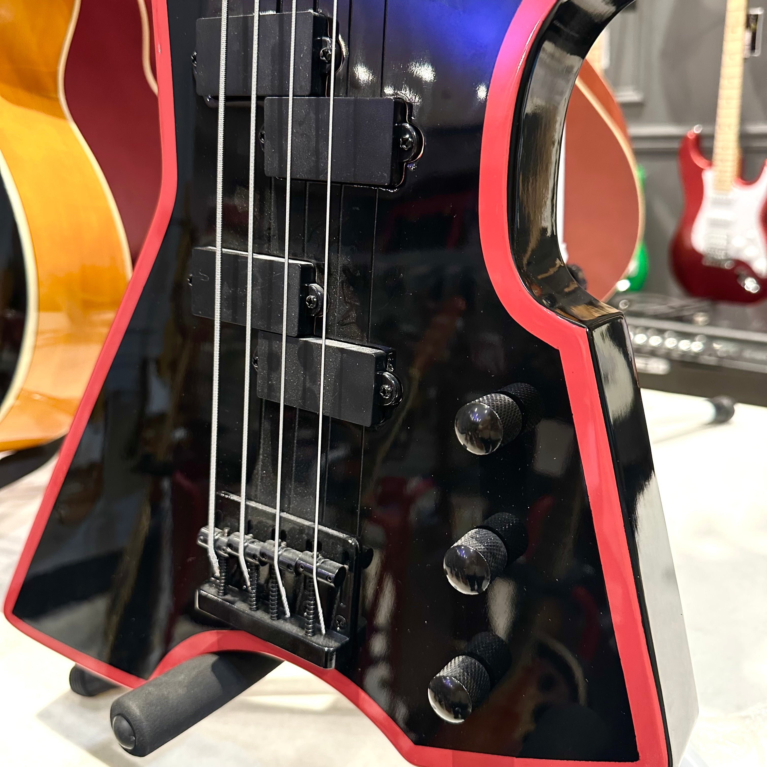 Gephardt StingRay: Bass Guitar - Red and Black