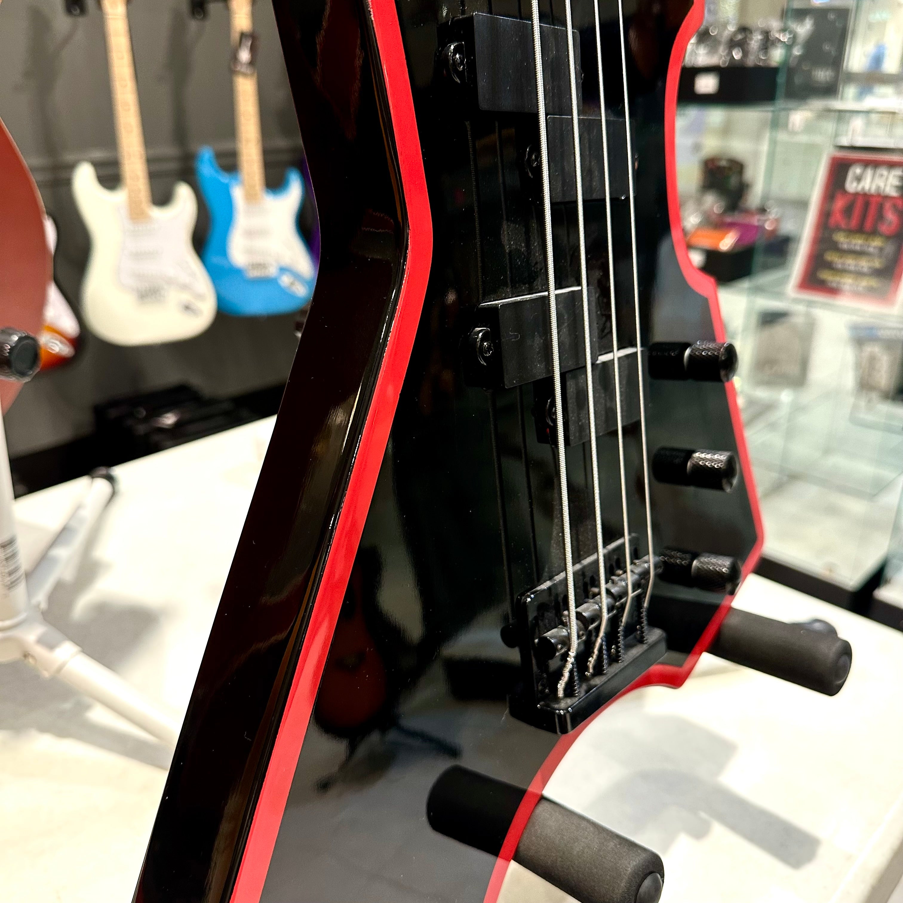 Gephardt StingRay: Bass Guitar - Red and Black