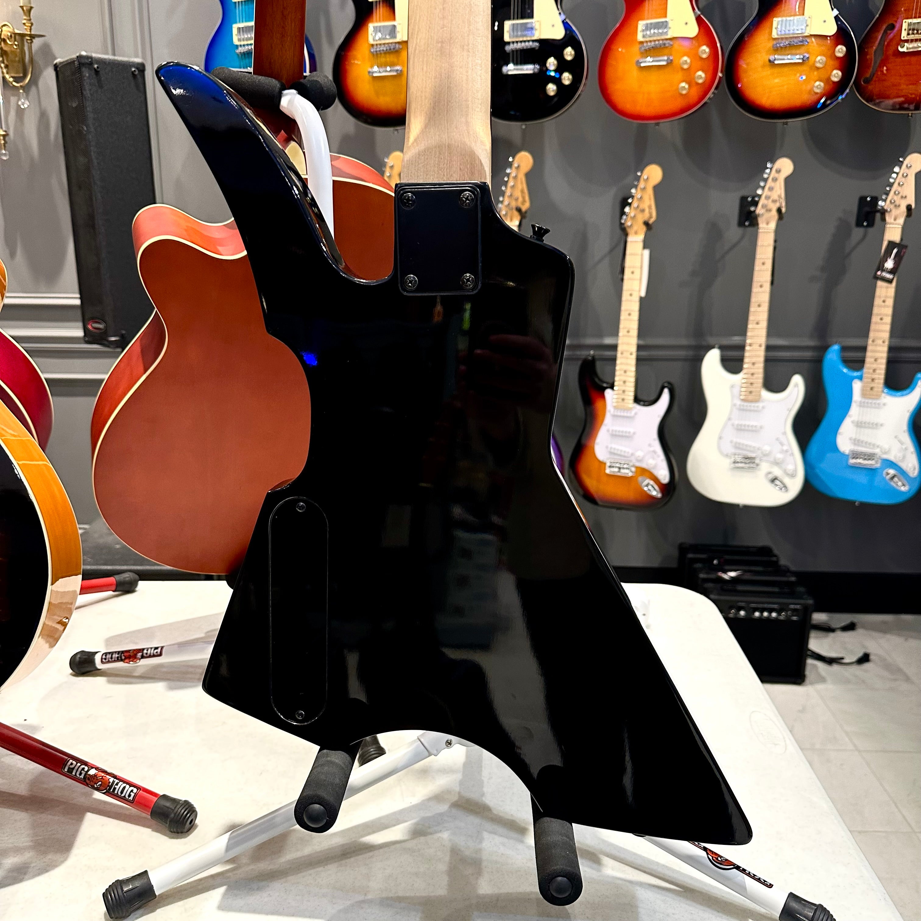 Gephardt StingRay: Bass Guitar - Red and Black